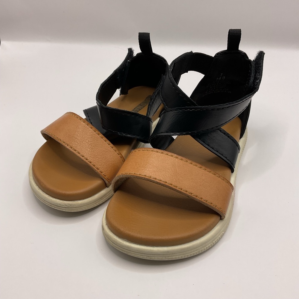 Old Navy Girls Black/Tan Criss-Cross Strap Sandles,‎ Size 7 Open Toe